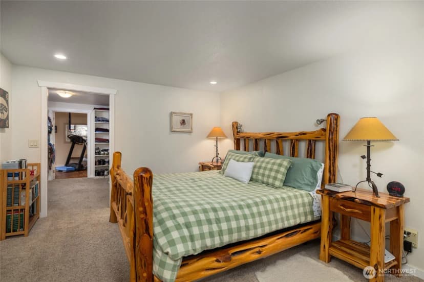 Property photo for 16505 Country Club Drive, Burlington photo 17