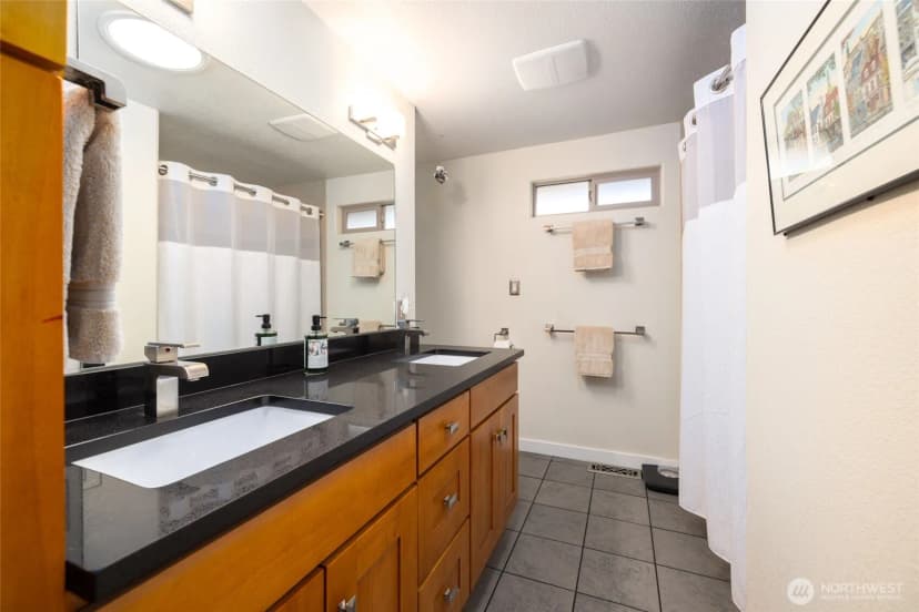 Property photo for 16505 Country Club Drive, Burlington photo 16