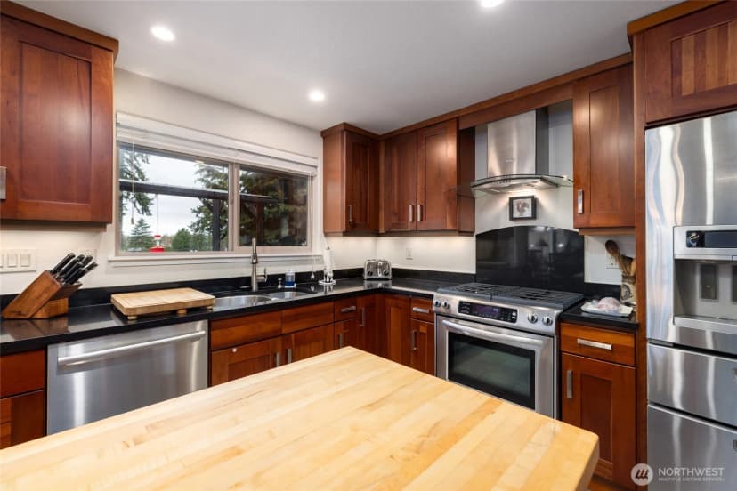 Property photo for 16505 Country Club Drive, Burlington photo 12