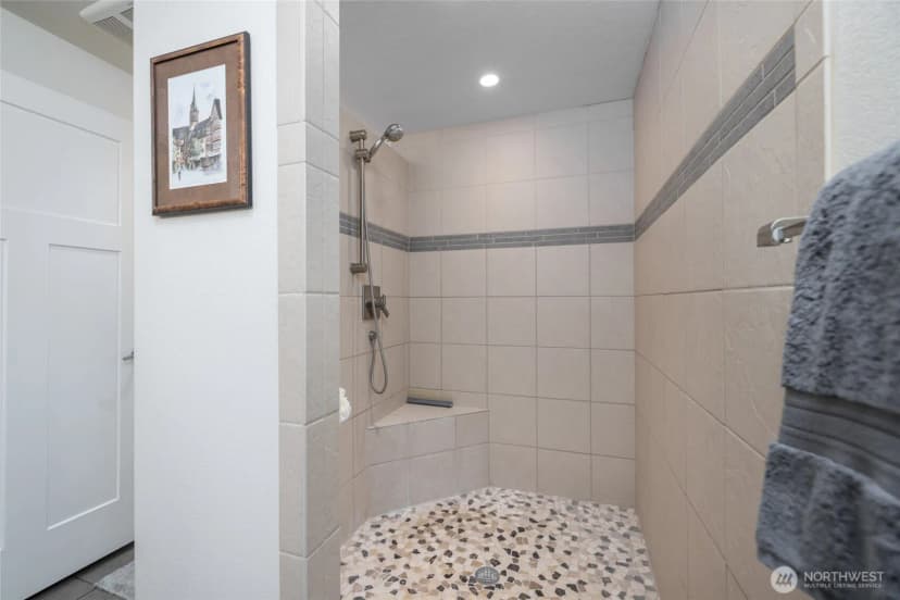 Property photo for 16505 Country Club Drive, Burlington photo 19