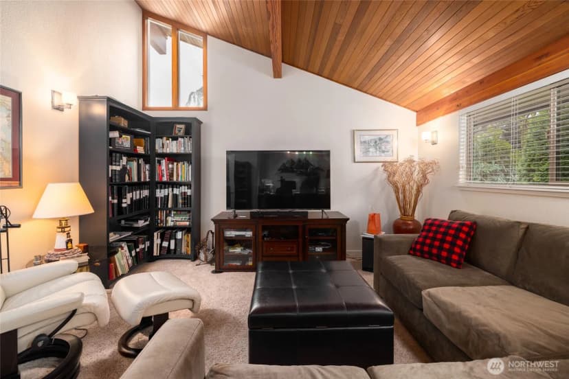 Property photo for 16505 Country Club Drive, Burlington photo 13