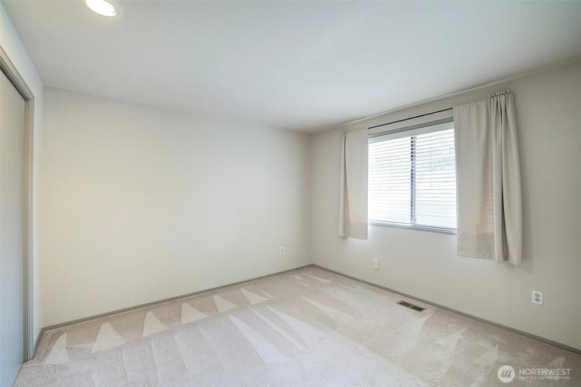 Property photo for 243 140th Avenue Ne, Bellevue photo 32