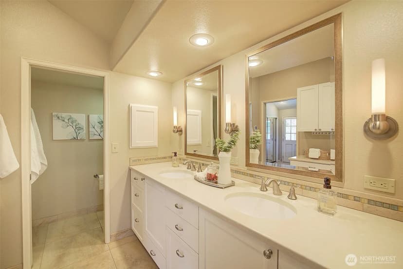 Property photo for 243 140th Avenue Ne, Bellevue photo 24