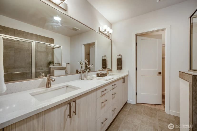 Property photo for 1480 157th Court Ne, Bellevue photo 15