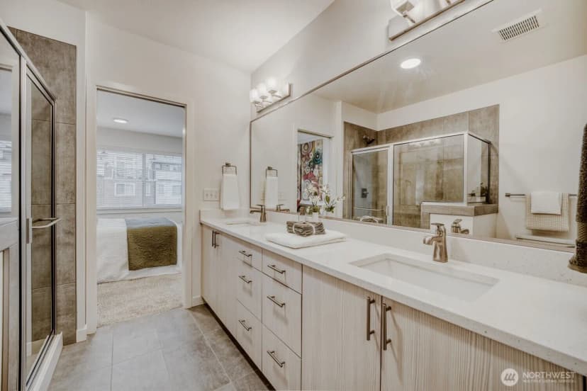 Property photo for 1480 157th Court Ne, Bellevue photo 16
