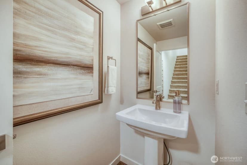Property photo for 1480 157th Court Ne, Bellevue photo 11