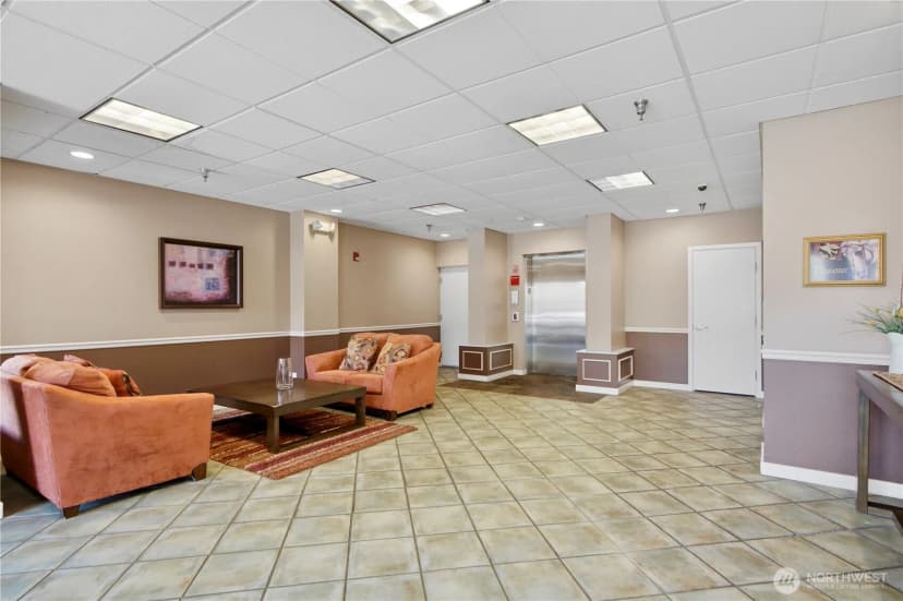 Property photo for 12345 Roosevelt Way Ne #305, Seattle photo 19
