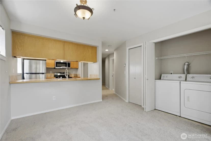 Property photo for 12345 Roosevelt Way Ne #305, Seattle photo 12