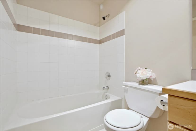 Property photo for 12345 Roosevelt Way Ne #305, Seattle photo 11