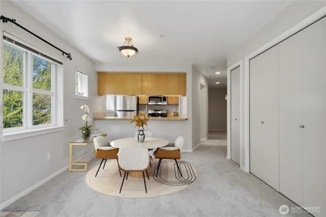 Property photo for 12345 Roosevelt Way Ne #305, Seattle photo 4