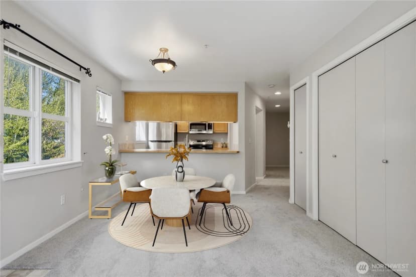 Property photo for 12345 Roosevelt Way Ne #305, Seattle photo 4
