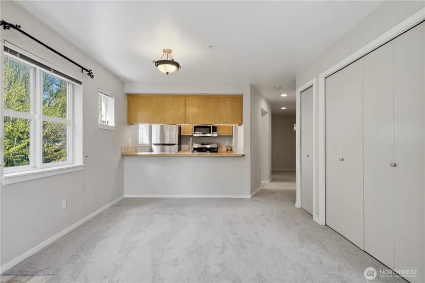 Property photo for 12345 Roosevelt Way Ne #305, Seattle photo 14