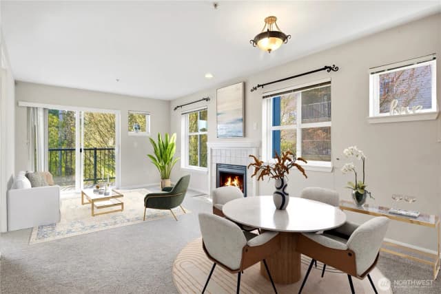 Property photo for 12345 Roosevelt Way Ne #305, Seattle photo 2