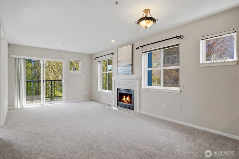 Property photo for 12345 Roosevelt Way Ne #305, Seattle photo 17