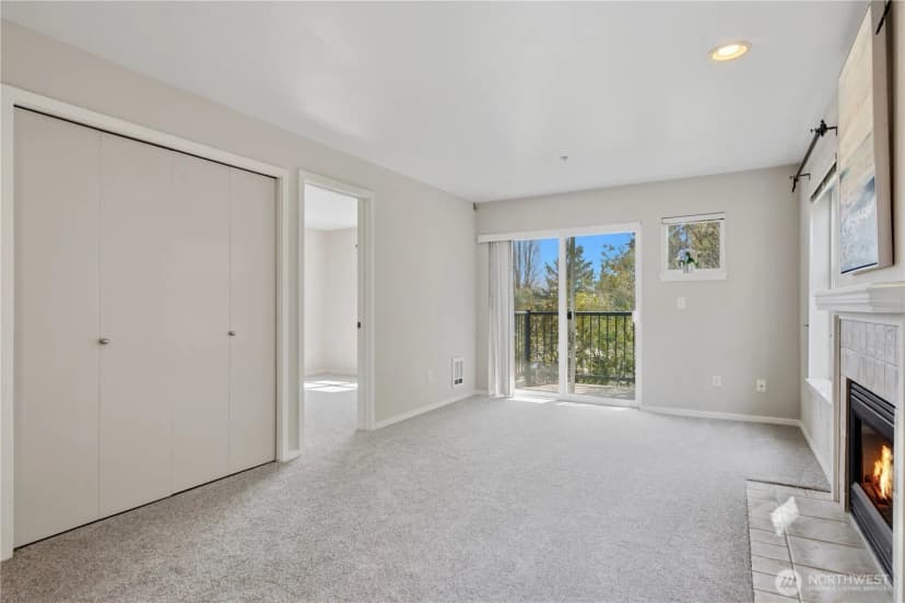 Property photo for 12345 Roosevelt Way Ne #305, Seattle photo 16