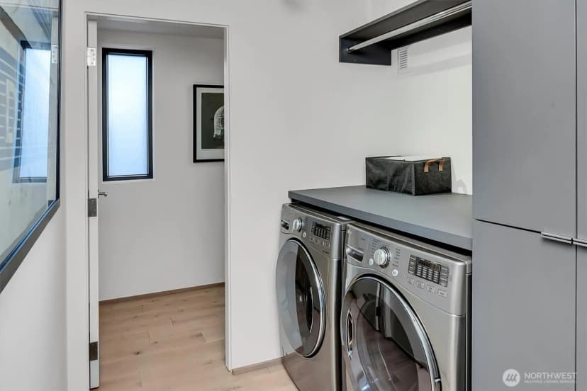 Property photo for 305 Lee Street, Seattle photo 17