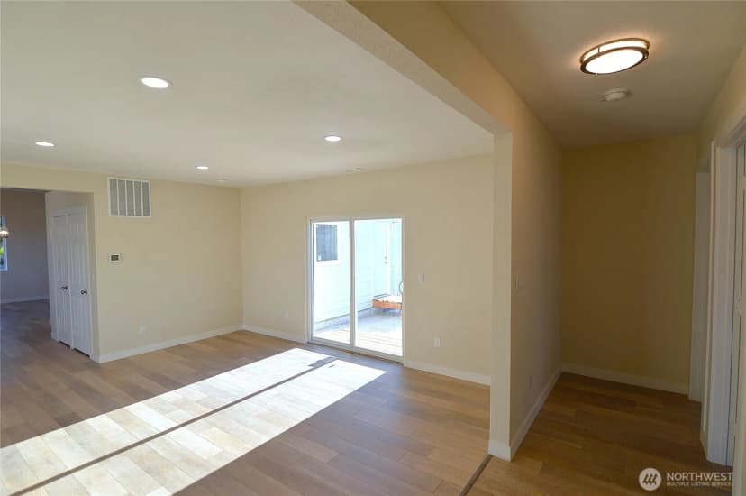 Property photo for 703 M Street, Centralia photo 20