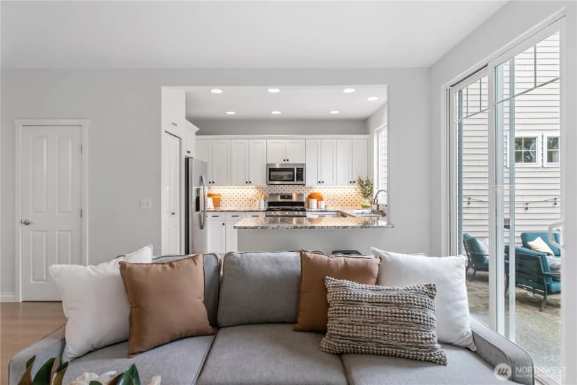 Property photo for 205 Newport Way Nw #j1, Issaquah photo 12