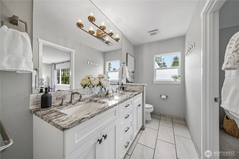 Property photo for 205 Newport Way Nw #j1, Issaquah photo 23