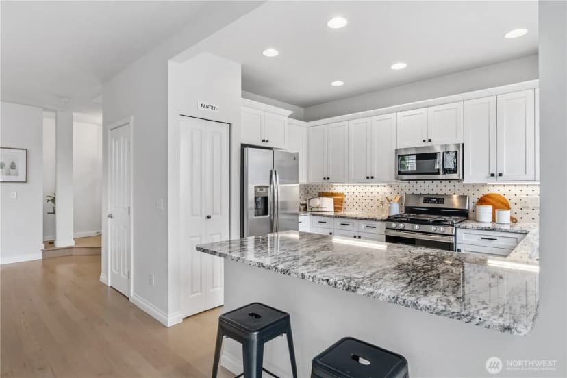 Property photo for 205 Newport Way Nw #j1, Issaquah photo 13