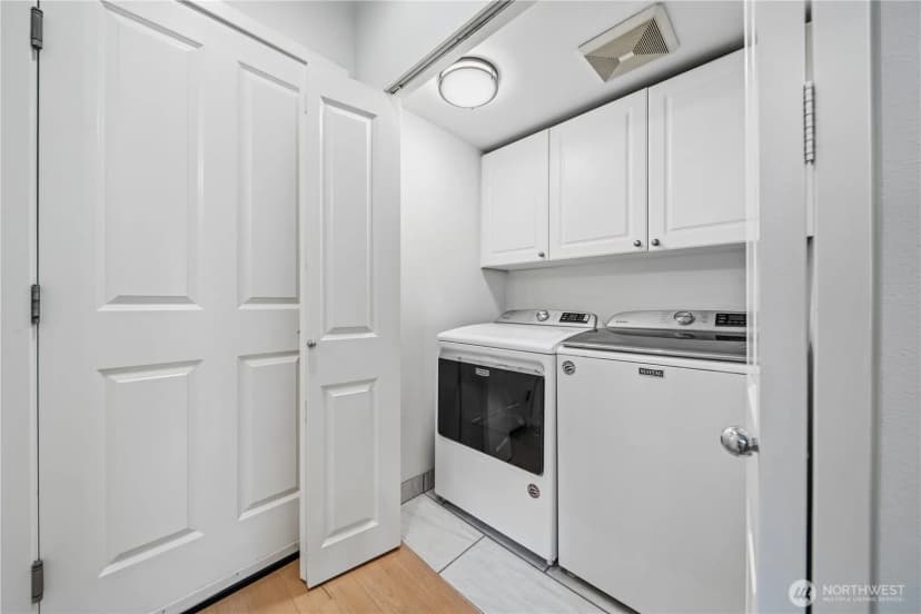 Property photo for 205 Newport Way Nw #j1, Issaquah photo 19
