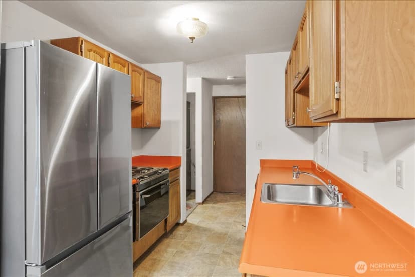 Property photo for 15914 3rd Place Sw #c, Burien photo 13