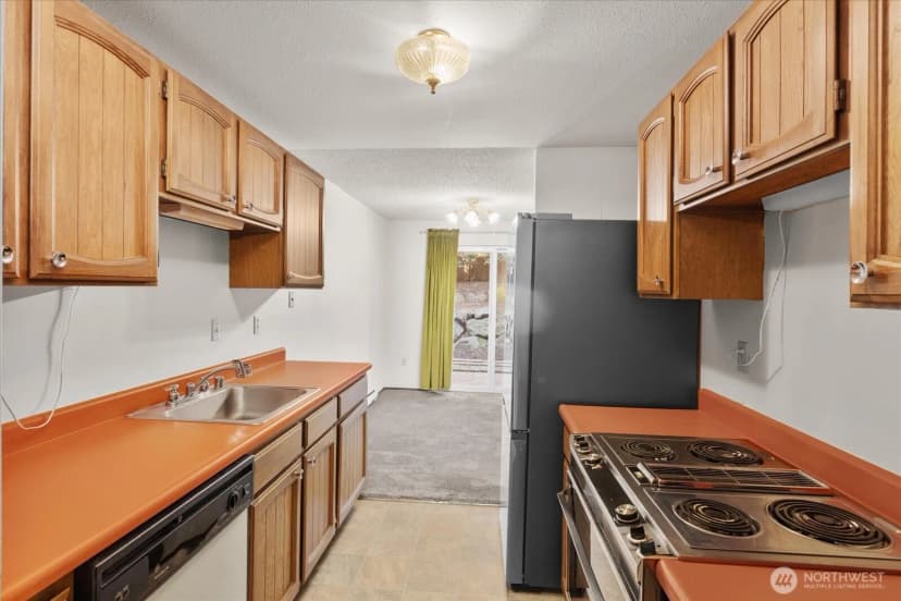 Property photo for 15914 3rd Place Sw #c, Burien photo 11