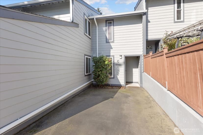 Property photo for 15914 3rd Place Sw #c, Burien photo 32