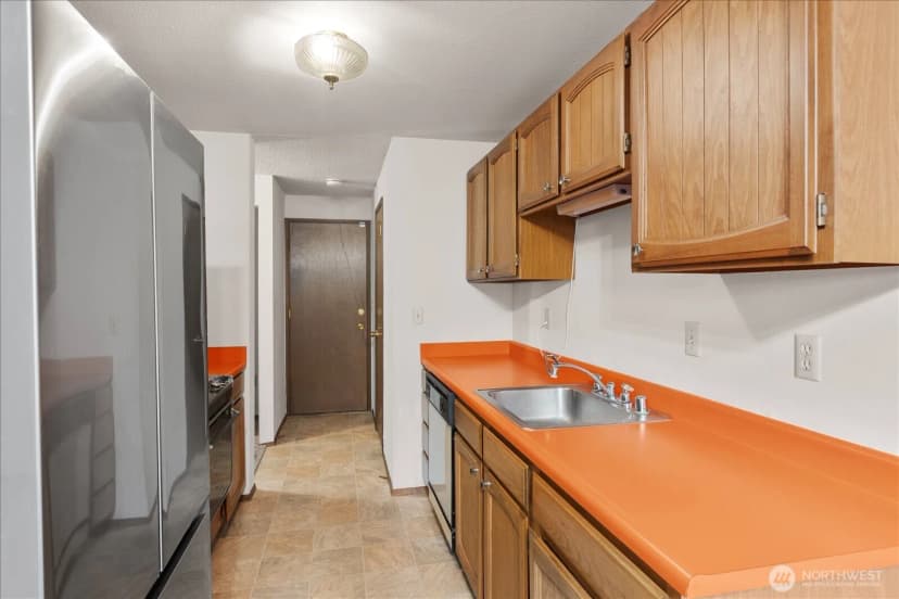 Property photo for 15914 3rd Place Sw #c, Burien photo 12