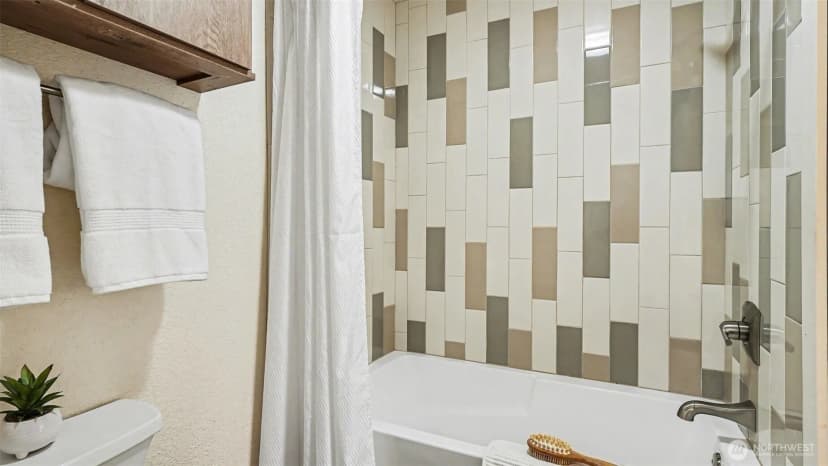 Property photo for 830 Kirkland Way #202, Kirkland photo 18