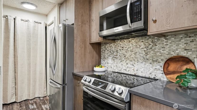 Property photo for 830 Kirkland Way #202, Kirkland photo 10