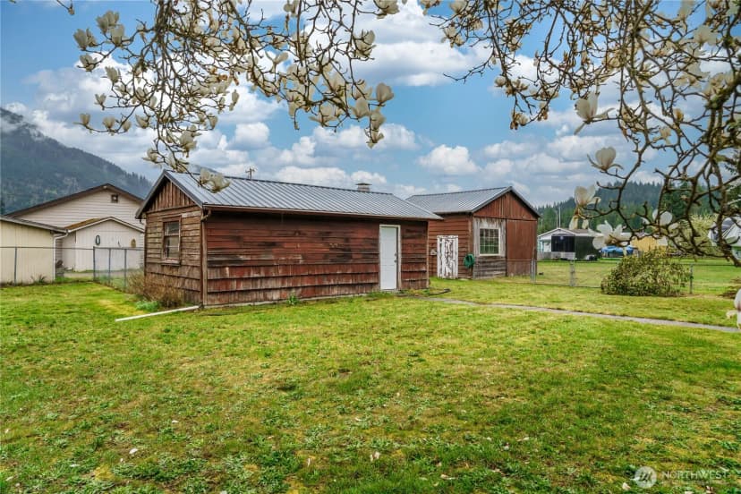 Property photo for 602 Commercial Avenue, Darrington photo 31