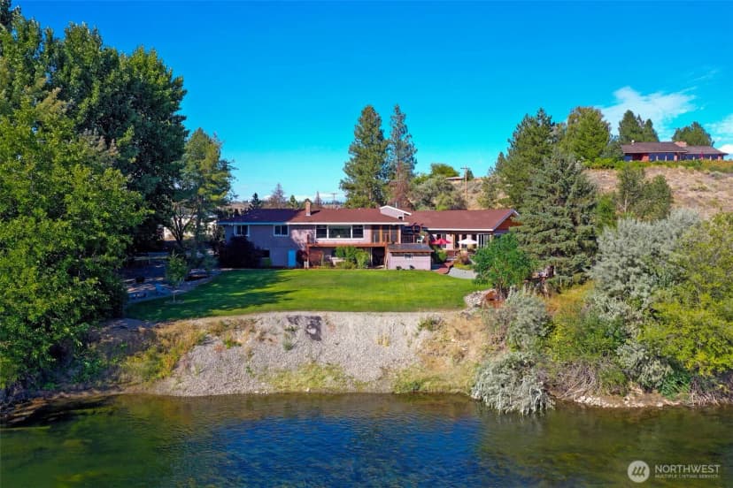 Property photo for 725 Okoma Drive, Omak