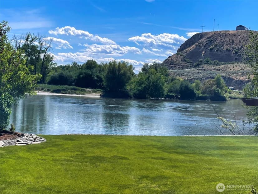 Property photo for 725 Okoma Drive, Omak photo 3