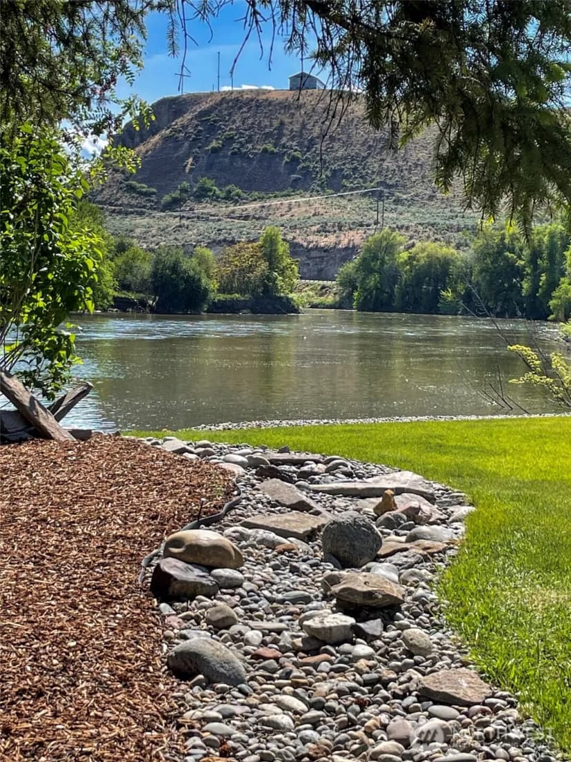 Property photo for 725 Okoma Drive, Omak photo 35