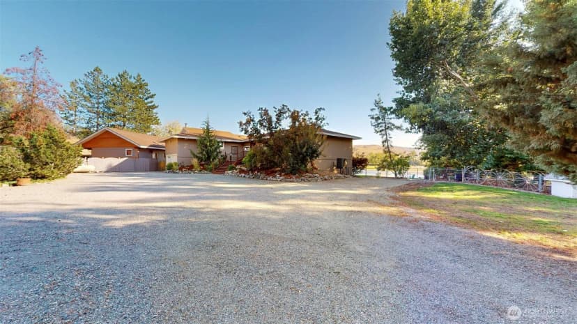 Property photo for 725 Okoma Drive, Omak photo 37