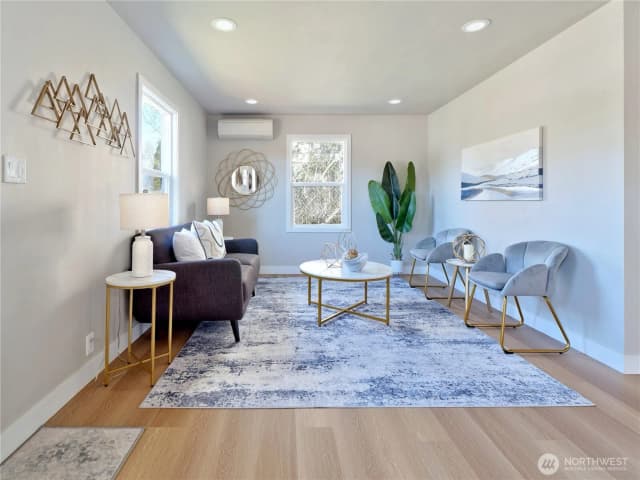 Property photo for 4832 25th Avenue Sw, Seattle photo 2