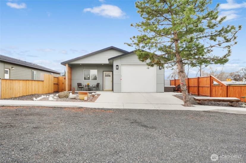 Property photo for 423 2nd Avenue Se, Soap Lake photo 4