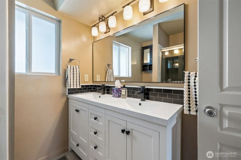 Property photo for 14225 104th Avenue Ne, Kirkland photo 17