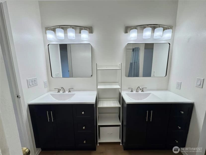 Property photo for 8823 Holly Drive #h204, Everett photo 10