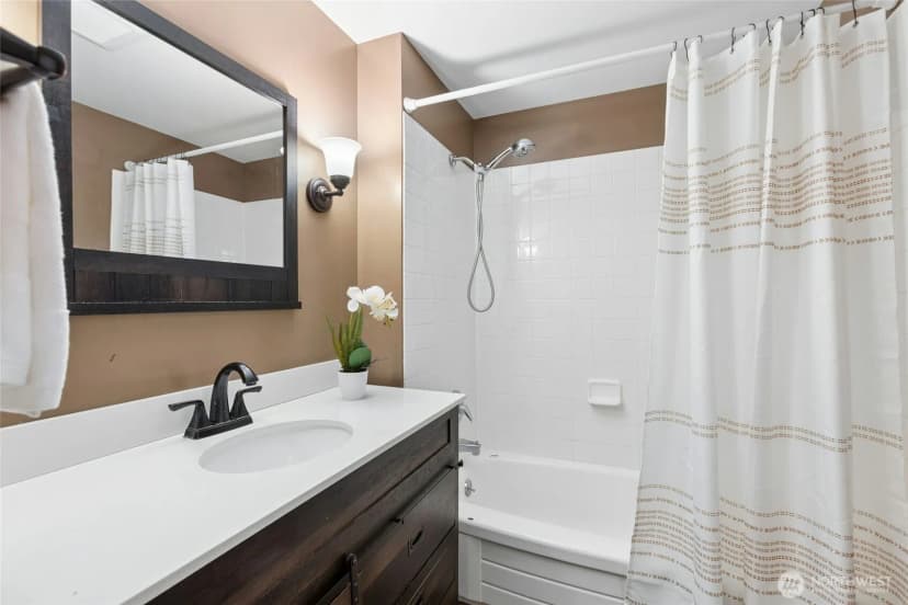 Property photo for 17154 Ne 5th Street, Bellevue photo 10