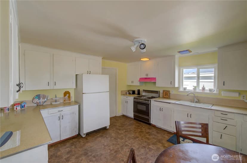 Property photo for 106 5th Street Se, Long Beach photo 11