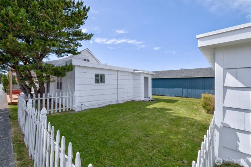 Property photo for 106 5th Street Se, Long Beach photo 29