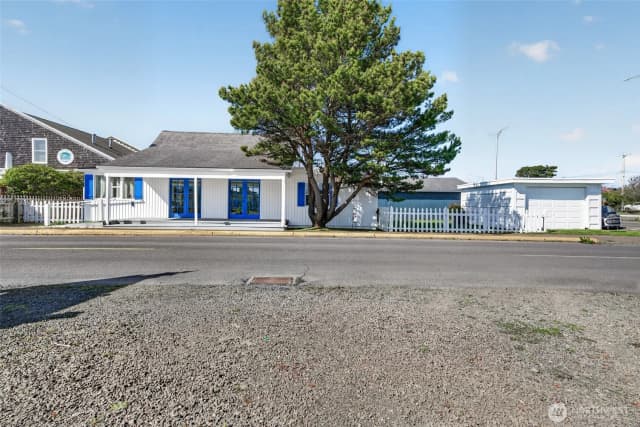 Property photo for 106 5th Street Se, Long Beach photo 3