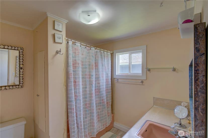 Property photo for 106 5th Street Se, Long Beach photo 15