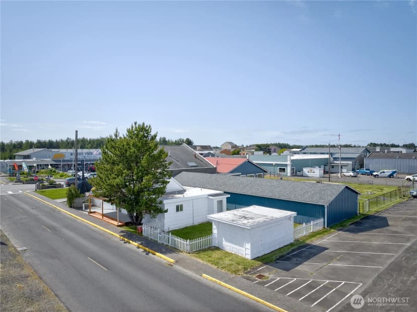 Property photo for 106 5th Street Se, Long Beach photo 30