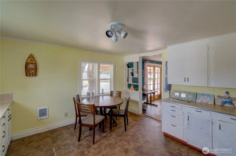 Property photo for 106 5th Street Se, Long Beach photo 13