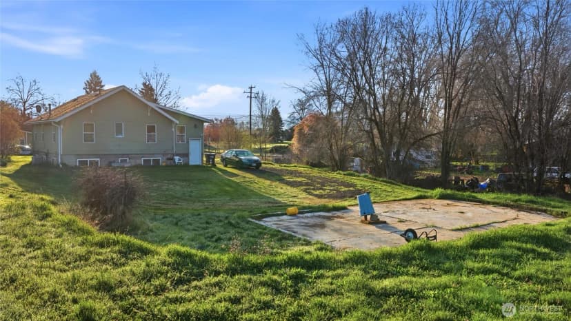 Property photo for 1420 S College Avenue, College Place photo 11