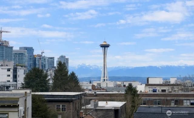 Property photo for 315 12th Avenue E, Seattle photo 2