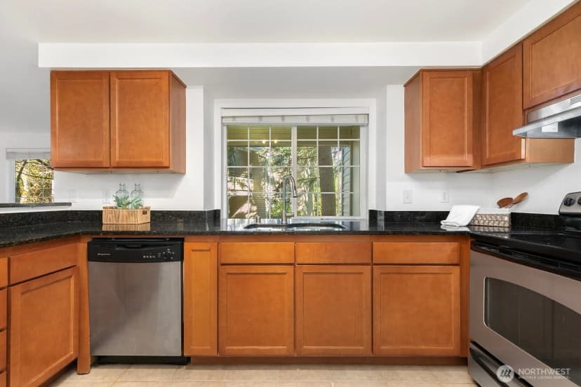 Property photo for 10022 Ne 120th Lane #g101, Kirkland photo 11